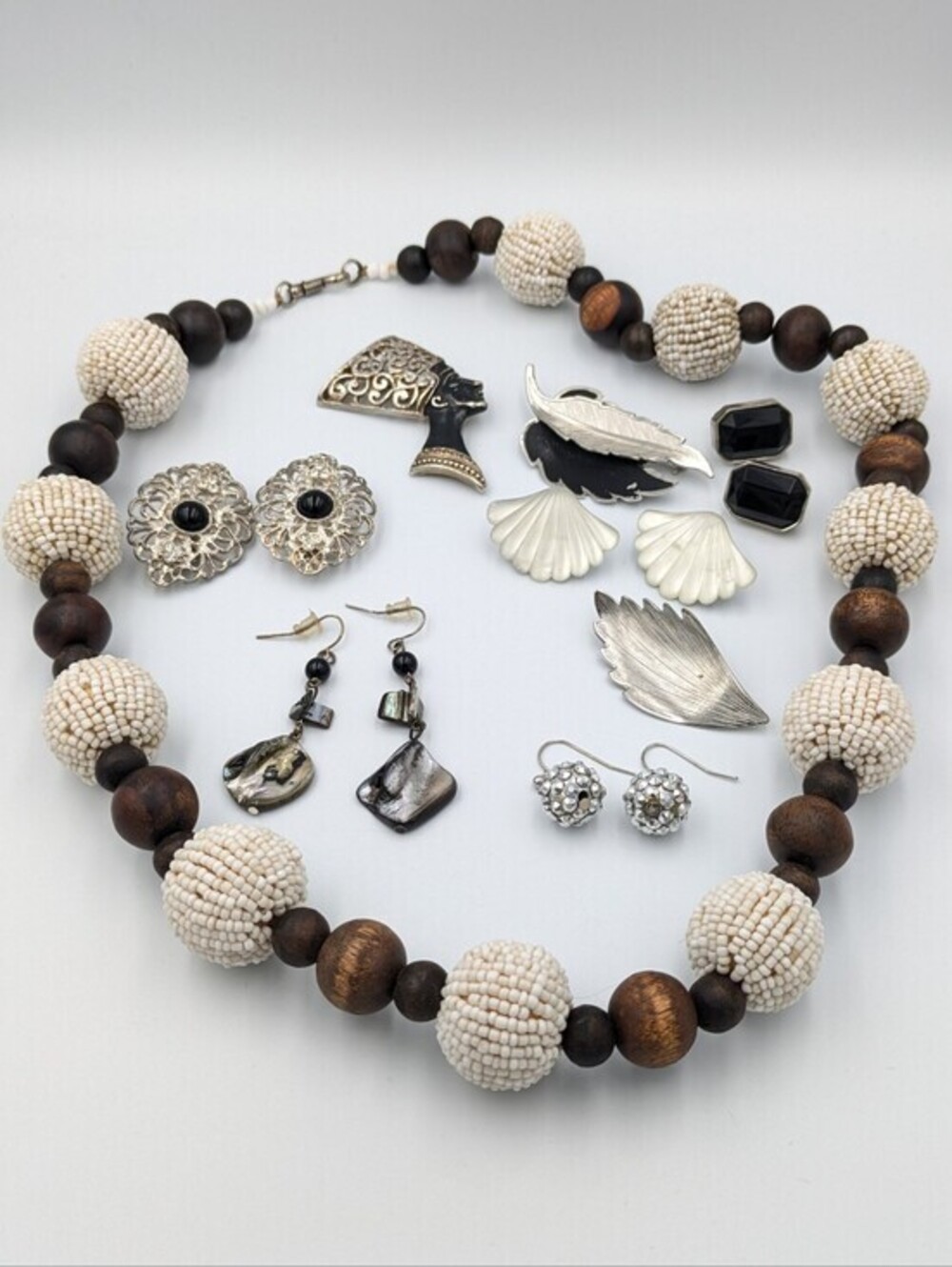 Jewelry lot vintage to modern with necklace, brooches, earrings